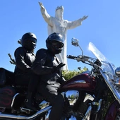 Kilkuset motocyklistów w drodze do Matki Cierpliwie Słuchającej