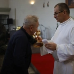 Wprowadzenie relikwii św. Jana Pawła II w Jesionce - procesja