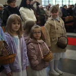Wprowadzenie relikwii św. Jana Pawła II w Jesionce - procesja