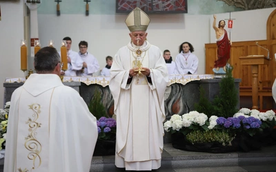 Relikwie św. Jana Pawła II w parafii w Jesionce