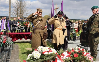 Uroczystości pogrzebowe trzech nieznanych partyzantów