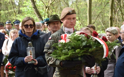 Las Ościsłowski. Upamiętnienie ofiar niemieckiej zbrodni wojennej