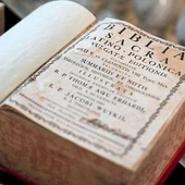 Jedna z Biblii w zasobach muzealnych.