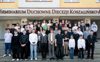 Uczestnicy przed  koszalińskim seminarium.