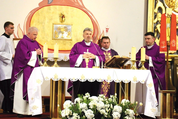 Mszy św. w kaplicy seminaryjnej przewodniczył ks. Ignacy Bokwa. 