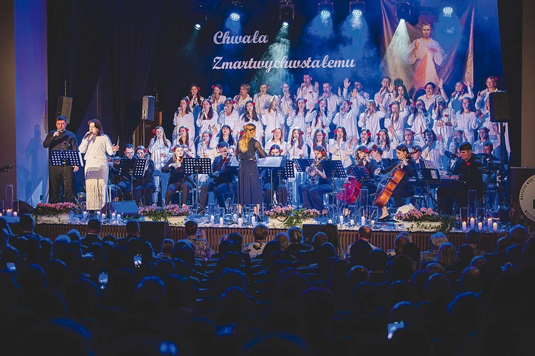 Przygotowania do występu trwały wiele tygodni i zaangażowały zarówno chórzystów, jak i instrumentalistów.