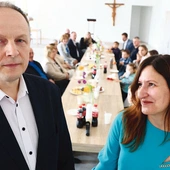 Renata i Paweł Łachutowie, mielecka para rejonowa, zorganizowali niedzielne spotkania przy kawie dla zainteresowanych DK. 