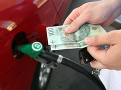 Niższe stawki VAT-u i akcyzy na niektóre paliwa będą obowiązywać do 15 maja br.