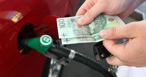 Niższe stawki VAT-u i akcyzy na niektóre paliwa będą obowiązywać do 15 maja br.