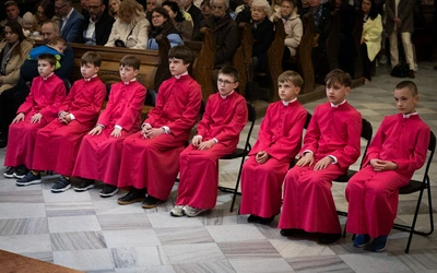 Grono katedralnych ministrantów sukcesywnie się powiększa