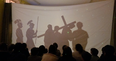 Zobaczyć i uwierzyć. Teatr cieni w szkole Caritas