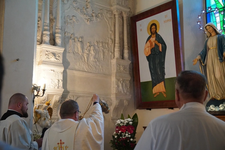 Instalacja ikony Jezusa Chrystusa w oleśnickiej bazylice