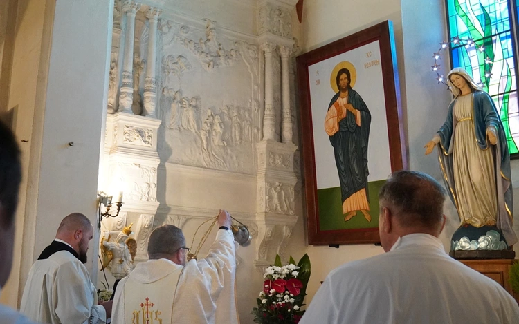 Instalacja ikony Jezusa Chrystusa w oleśnickiej bazylice