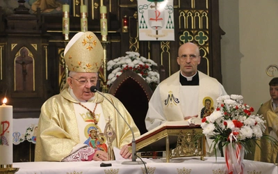 Stara Wrona. Wprowadzenie relikwii błogosławionej rodziny Ulmów