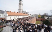Uczniowie na jasnogórkich wałach