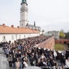 Uczniowie na jasnogórkich wałach