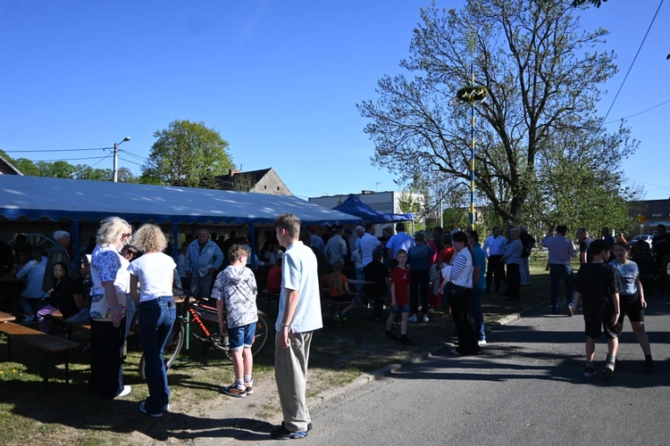 Nabożeństwo i Maibaum w Strzelcach Opolskich
