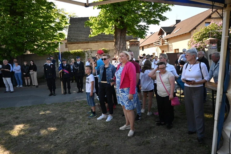 Nabożeństwo i Maibaum w Strzelcach Opolskich