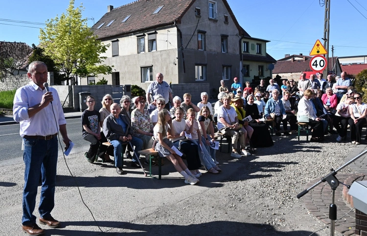 Nabożeństwo i Maibaum w Strzelcach Opolskich