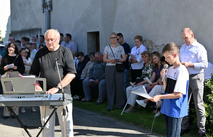 Nabożeństwo i Maibaum w Strzelcach Opolskich