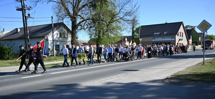 Chwalcie łąki umajone