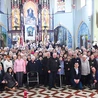 Wśród uczestników byli tercjarze z różnych parafii diecezji opolskiej i gliwickiej oraz przedstawiciele I zakonu: prowincjał oraz asystenci regionalni FZŚ. 