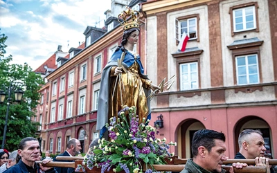 Kult Patronki Miasta i Strażniczki Polski opiera się na głębokim przekonaniu o Jej szczególnej opiece nad Warszawą.