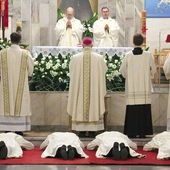 Czterech kandydatów zobowiązało się do służby w liturgii,  głoszenia Ewangelii  oraz dzieł charytatywnych.