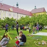 Organizatorzy wydarzenia to: Kongregacja Sióstr Miłosierdzia św. Karola Boromeusza w Trzebnicy, Fundacja  dla Ratowania Klasztoru św. Jadwigi Śląskiej  „By służyć”, gmina Trzebnica, powiat trzebnicki.