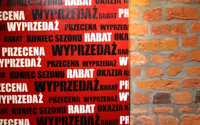 Artystyczny protest przeciw pompowaniu konsumpcji