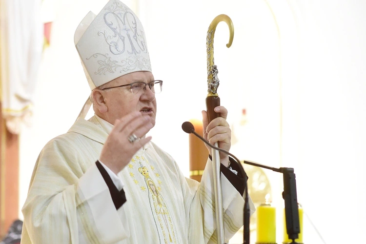 Idziemy tajemnica po tajemnicy