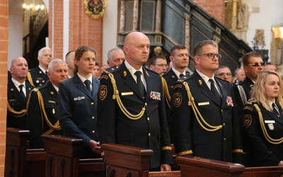 Wojewódzkie Obchody Dnia Strażaka - Msza Święta w bazylice garnizonowej