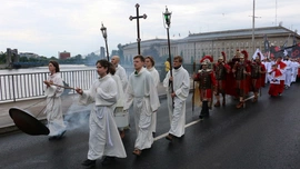 Przeszli przez miasto z radością świętując 800 lat istnienia