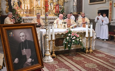 Pielgrzymka modlących się za kapłanów rozpoczęła obchody 50. rocznicy śmierci bp. Franciszka Jopa