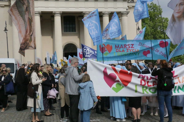 Marsz pełen życia