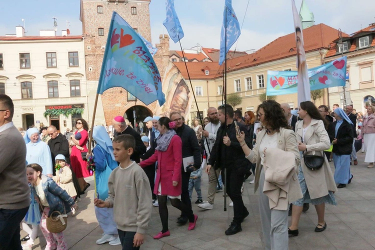Marsz pełen życia