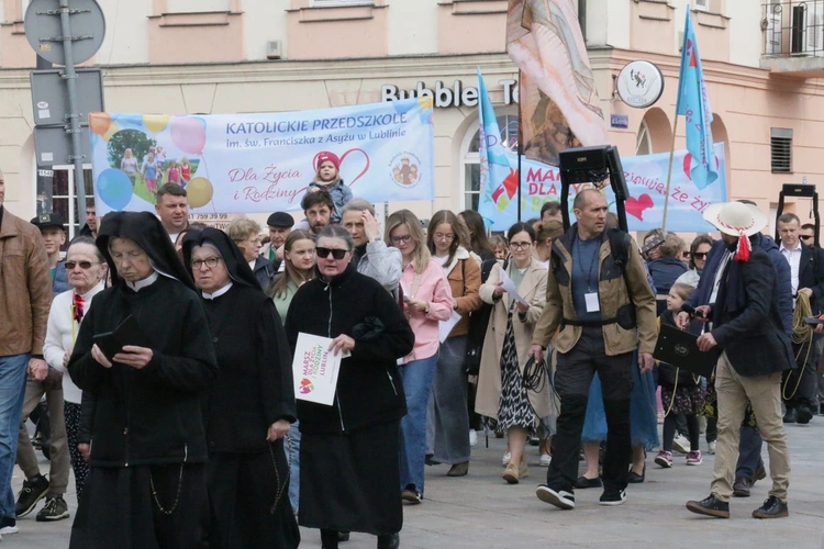Marsz pełen życia