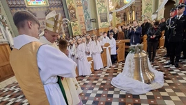 Wieprz. Nowe witraże i dzwon na zakończenie jubileuszu