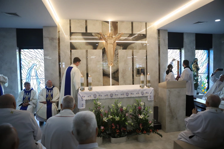 Poświęcenie kaplicy w "Domu Mocarzy"
