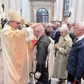 Indywidualne błogosławieństwo jubilatów to już tradycja spotkań.