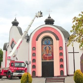 Krzyż z fragmentów starych i nowych