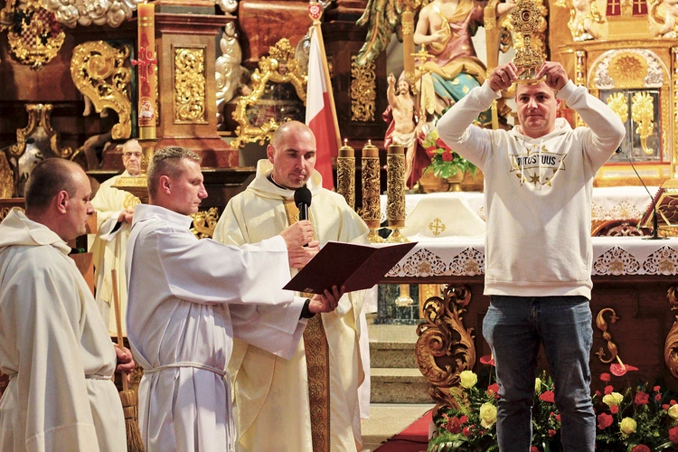 W tej parafii każdego miesiąca odbywają się modlitwy za nasz Naród i Ojczyznę.  