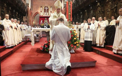 Abp Kupny: Kapłan ma być tym, który buduje mosty, przywraca nadzieję i prowadzi do pojednania