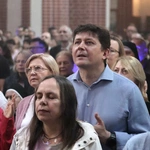 Wigilia Zesłania Ducha Świętego - czuwanie w Kościele pw. NMP na Piasku w przedzień zakończenia synodu