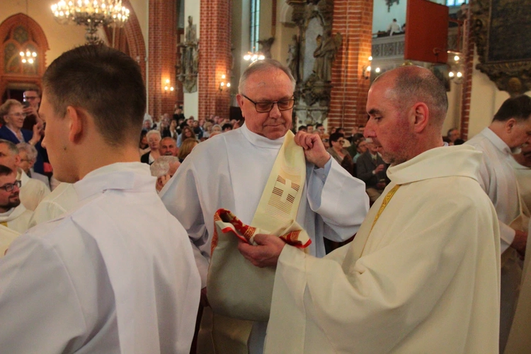 Otrzymali święcenia diakonatu (stałego)