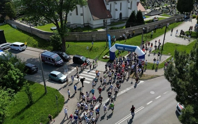 Biegli dla młodzieży z ubogich rodzin 