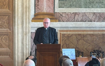 AI nie ma sumienia. Abp Pegoraro ostrzega przed redukowaniem człowieka do danych