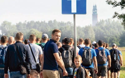 Idą mężczyźni, czyli rzecz o tym, że męska pobożność bywa zaraźliwa 