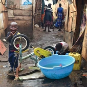 Dzieci Katwe. Wiara i walka o przetrwanie w ugandyjskich slumsach 