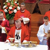 Uroczysta Eucharystia poprzedzająca rozstrzygnięcie zmagań literackich. 